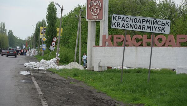 Разрушенный блокпост сторонников федерализации у въезда в город Красноармейск. Архивное фото Разрушенный блокпост сторонников федерализации у въезда в город Красноармейск. Архивное фото