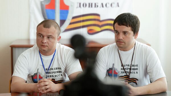Сопредседатели президиума Донецкой народной республики (ДНР) Роман Соколенко (слева) и Мирослав Руденко на пресс-конференции. Архивное фото Сопредседатели президиума Донецкой народной республики (ДНР) Роман Соколенко (слева) и Мирослав Руденко на пресс-конференции. Архивное фото