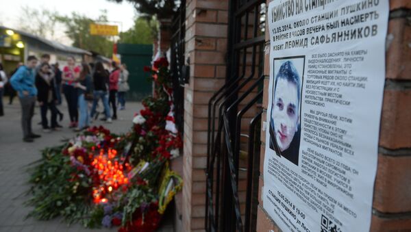 Цветы и свечи в память погибшего болельщика Спартака Леонида Сафьянникова в Пушкино Цветы и свечи в память погибшего болельщика Спартака Леонида Сафьянникова в Пушкино