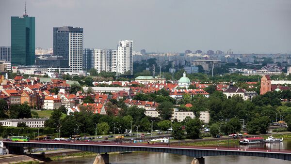 Вид на Гданьский мост через реку Висла в Варшаве. Архивное фото Вид на Гданьский мост через реку Висла в Варшаве. Архивное фото