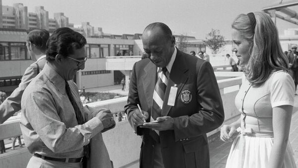 Четырехкратный олимпийский чемпион летних Олимпийских игр 1936 года в Берлине Джесси Оуэнс Четырехкратный олимпийский чемпион летних Олимпийских игр 1936 года в Берлине Джесси Оуэнс
