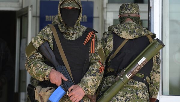 Бойцы народного ополчения в Константиновке Донецкой области Бойцы народного ополчения в Константиновке Донецкой области
