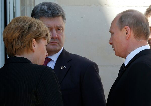 Ангела Меркель, Владимир Путин и Петр Порошенко на мероприятии по случаю 70-летия высадки союзников в Нормандии Ангела Меркель, Владимир Путин и Петр Порошенко на мероприятии по случаю 70-летия высадки союзников в Нормандии