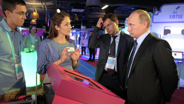 В.Путин посетил форум Интернет-предпринимательство в России В.Путин посетил форум Интернет-предпринимательство в России