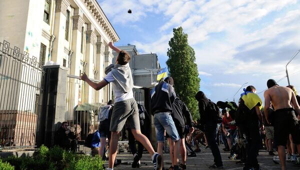 Беспорядки у посольства Российской Федерации в Киеве. Архивное фото Беспорядки у посольства Российской Федерации в Киеве. Архивное фото