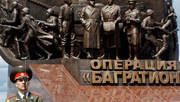 Открытие памятника, посвященного операции Багратион. Архивное фото Открытие памятника, посвященного операции Багратион. Архивное фото