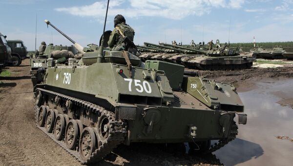 Колонна БМД-2. Архивное фото Колонна БМД-2. Архивное фото