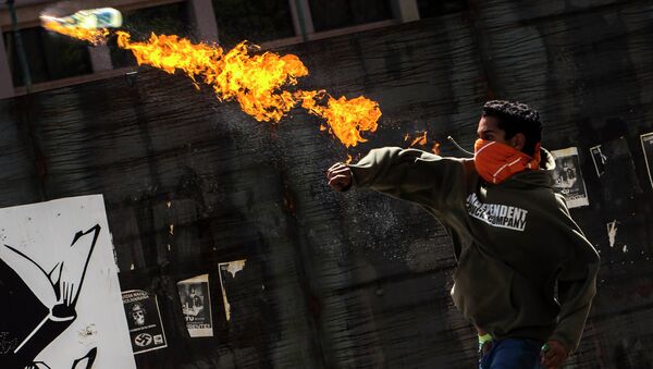 Участник акции протеста в Венесуэле Участник акции протеста в Венесуэле