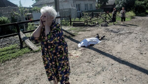 Последствия артобстрела Славянска украинскими военными. Архивное фото Последствия артобстрела Славянска украинскими военными. Архивное фото