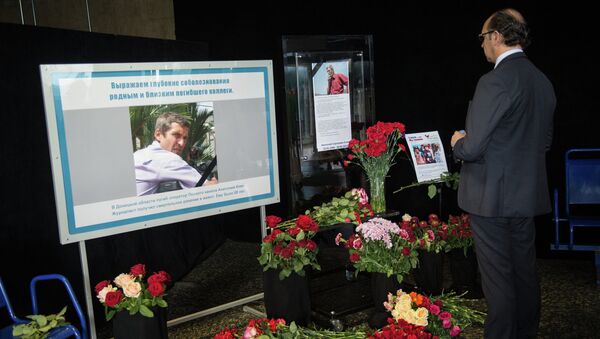 Еду якак-то вметро сноутбуком, анадо мной стоит парень новые фото Еду якак-то вметро сноутбуком, анадо мной стоит парень новые фото