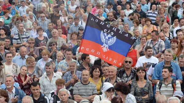 Жители города на митинге в поддержку ДНР, архивное фото Жители города на митинге в поддержку ДНР, архивное фото