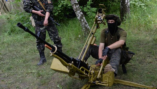 Боец народного ополчения на востоке Украины. Архивное фото Боец народного ополчения на востоке Украины. Архивное фото