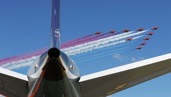 Пилотажная группа Red Arrows (RAF) Королевских ВВС на авиасалоне Фарнборо 2014 Пилотажная группа Red Arrows (RAF) Королевских ВВС на авиасалоне Фарнборо 2014