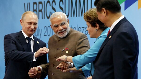 Президент России Владимир Путин, премьер-министр Индии Нарендра Моди, президент Бразилии Дилма Руссефф и президент Китая Си Цзиньпин на саммите БРИКС Президент России Владимир Путин, премьер-министр Индии Нарендра Моди, президент Бразилии Дилма Руссефф и президент Китая Си Цзиньпин на саммите БРИКС