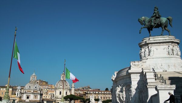 Площадь Венеции (Piazza Venezia) в Риме. Архивное фото Площадь Венеции (Piazza Venezia) в Риме. Архивное фото