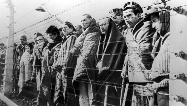 Узники концентрационного лагеря Освенцим, освобожденные войсками Красной армии. Архивное фото Узники концентрационного лагеря Освенцим, освобожденные войсками Красной армии. Архивное фото