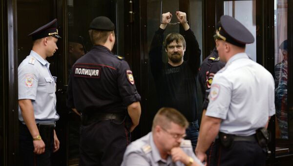 Обвиняемый в подготовке массовых беспорядков оппозиционер Леонид Развозжаев в зале заседаний Мосгорсуда. Архивное фото Обвиняемый в подготовке массовых беспорядков оппозиционер Леонид Развозжаев в зале заседаний Мосгорсуда. Архивное фото