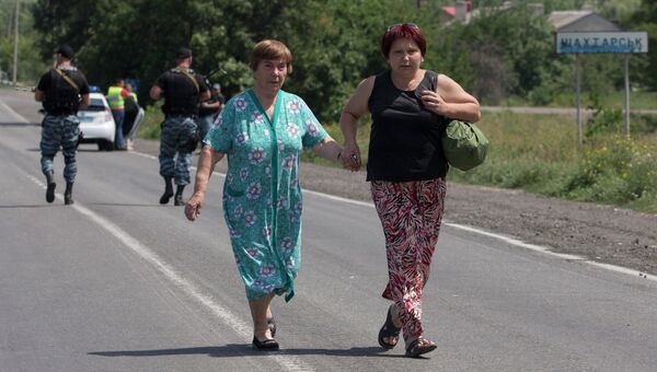 Беженцы из Шахтерска, Донецкая область. Архивное фото Беженцы из Шахтерска, Донецкая область. Архивное фото