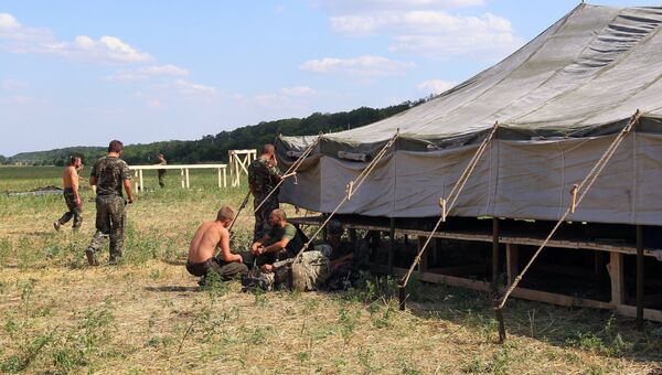 Украинские военнослужащие в палаточном лагере в Ростовской области Украинские военнослужащие в палаточном лагере в Ростовской области