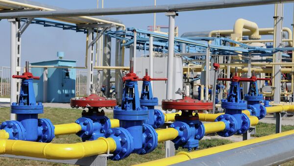 Работа отделения управления переработки газа. Архивное фото Работа отделения управления переработки газа. Архивное фото