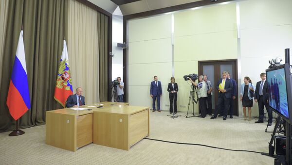 В. Путин дал старт разведочному бурению на платформе West Alpha в Карском море В. Путин дал старт разведочному бурению на платформе West Alpha в Карском море