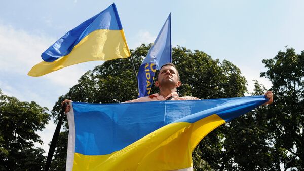 Украинцев выгнали из отеля в Греции за вывешенные флаги