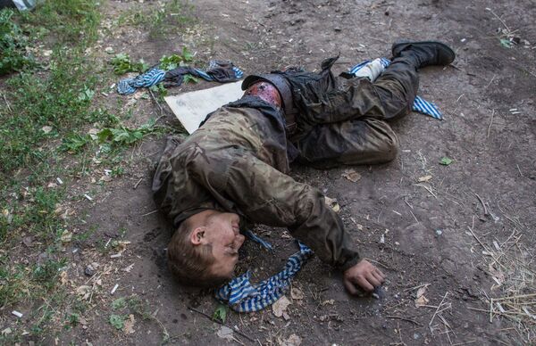 Раненый украинский военный, взятый в плен в ходе боя за город Шахтерск Раненый украинский военный, взятый в плен в ходе боя за город Шахтерск