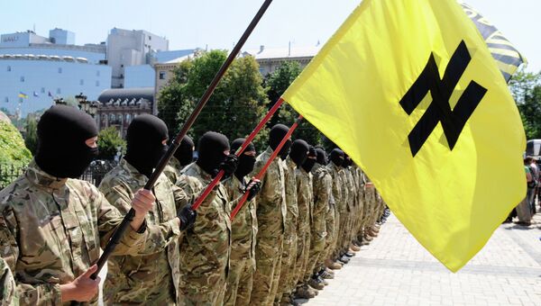 Бойцы батальона “Азов” приняли присягу в Киеве перед отправкой на Донбасс. Архивное фото Бойцы батальона “Азов” приняли присягу в Киеве перед отправкой на Донбасс. Архивное фото