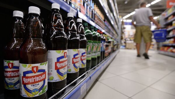 Бутылки с алкогольной продукцией, запрещенной к ввозу на территорию России Бутылки с алкогольной продукцией, запрещенной к ввозу на территорию России