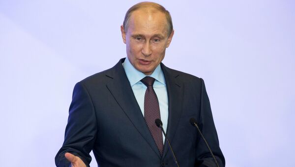 Президент РФ Владимир Путин выступает на встрече в Ялте членами фракций политических партий Государственной Думы РФ Президент РФ Владимир Путин выступает на встрече в Ялте членами фракций политических партий Государственной Думы РФ