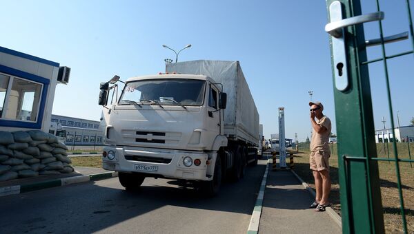 Колонна с гуманитарной помощью РФ для юго-востока Украины на КПП Донецк Колонна с гуманитарной помощью РФ для юго-востока Украины на КПП Донецк
