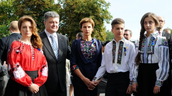 СМИ узнали имена, под которыми семья Порошенко тайно выезжает из страны