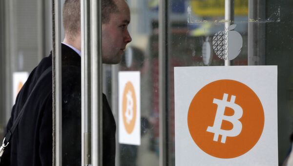 Посетитель выставки и конференции Bitcoins Посетитель выставки и конференции Bitcoins
