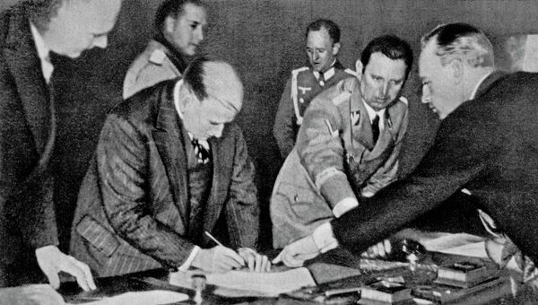 Подпись под Мюнхенским соглашением 1938 года Подпись под Мюнхенским соглашением 1938 года