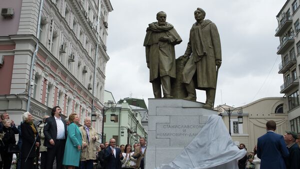 Открытие памятника основателям Московского Художественного театра К.С.Станиславскому и В.И.Немировичу-Данченко Открытие памятника основателям Московского Художественного театра К.С.Станиславскому и В.И.Немировичу-Данченко