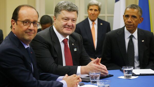 Президент США Барак Обама, президент Украины Петр Порошенко и президент Франции Франсуа Олланд на встрече в рамках саммита НАТО в Уэльсе Президент США Барак Обама, президент Украины Петр Порошенко и президент Франции Франсуа Олланд на встрече в рамках саммита НАТО в Уэльсе