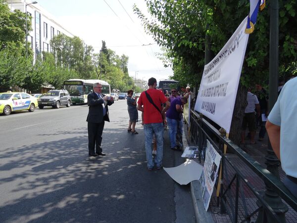 Память Андрея Стенина почтили на митинге в Афинах Память Андрея Стенина почтили на митинге в Афинах