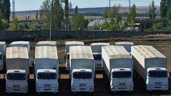 Предположительно вторая колонна с гуманитарным грузом для Украины на стоянке в городе Каменск-Шахтинский Ростовской области Предположительно вторая колонна с гуманитарным грузом для Украины на стоянке в городе Каменск-Шахтинский Ростовской области