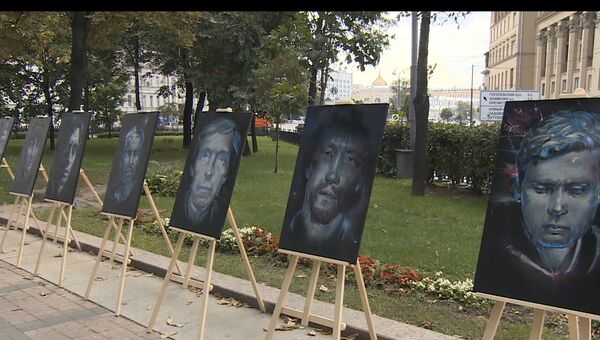 Портреты погибших в горячих точках журналистов появились в центре Москвы. Архивное фото Портреты погибших в горячих точках журналистов появились в центре Москвы. Архивное фото