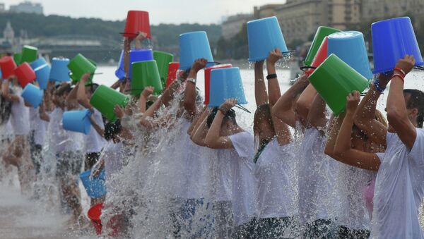 Участники всемирной благотворительной акции Вызов ледяной водой (Ice Bucket Challenge) Участники всемирной благотворительной акции Вызов ледяной водой (Ice Bucket Challenge)