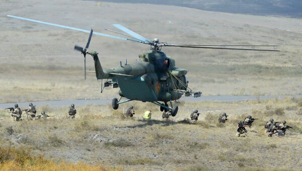Военнослужащие во время учений, архивное фото Военнослужащие во время учений, архивное фото