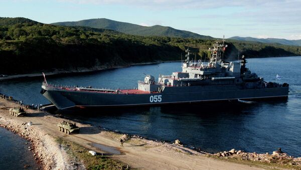 Большой десантный корабль Адмирал Невельской. Архивное фото Большой десантный корабль Адмирал Невельской. Архивное фото