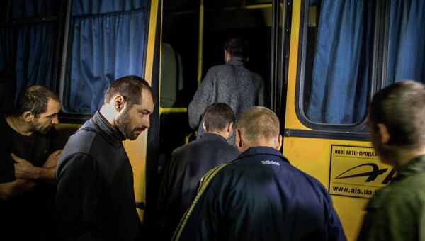 Ополченцы во время обмена пленными между ополченцами и силовиками, 21 сентября 2014 Ополченцы во время обмена пленными между ополченцами и силовиками, 21 сентября 2014