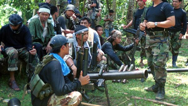 Боевики филиппинской террористической организации Абу Сайяф (Abu Sayyaf). Архивное фото Боевики филиппинской террористической организации Абу Сайяф (Abu Sayyaf). Архивное фото