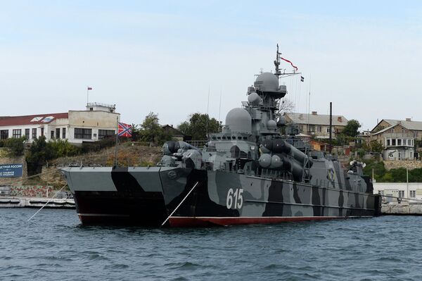 Ракетный корабль Бора на воздушной подушке в Севастопольской бухте Ракетный корабль Бора на воздушной подушке в Севастопольской бухте