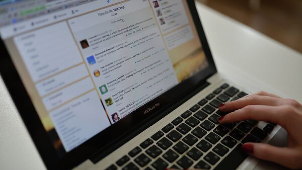 Человек с ноутбуком Человек с ноутбуком