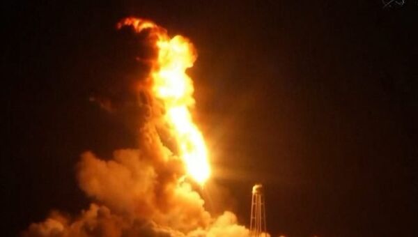 Момент взрыва ракеты-носителя Antares с космическим грузовиком Cygnus Момент взрыва ракеты-носителя Antares с космическим грузовиком Cygnus