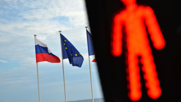 Флаги России и ЕС на набережной Ниццы Флаги России и ЕС на набережной Ниццы