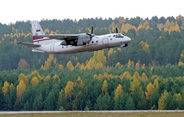 Самолет Ан-24 авиакомпании Сибавиатранс в аэропорту Красноярска Самолет Ан-24 авиакомпании Сибавиатранс в аэропорту Красноярска