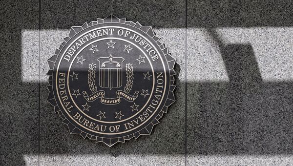 Эмблема ФБР США. Архивное фото Эмблема ФБР США. Архивное фото